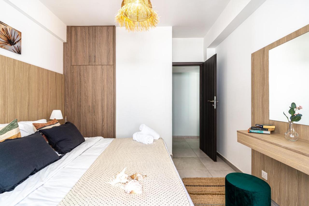 Beach Daze 1-Br Apt By Finikoudes Beach Lárnaka Kültér fotó