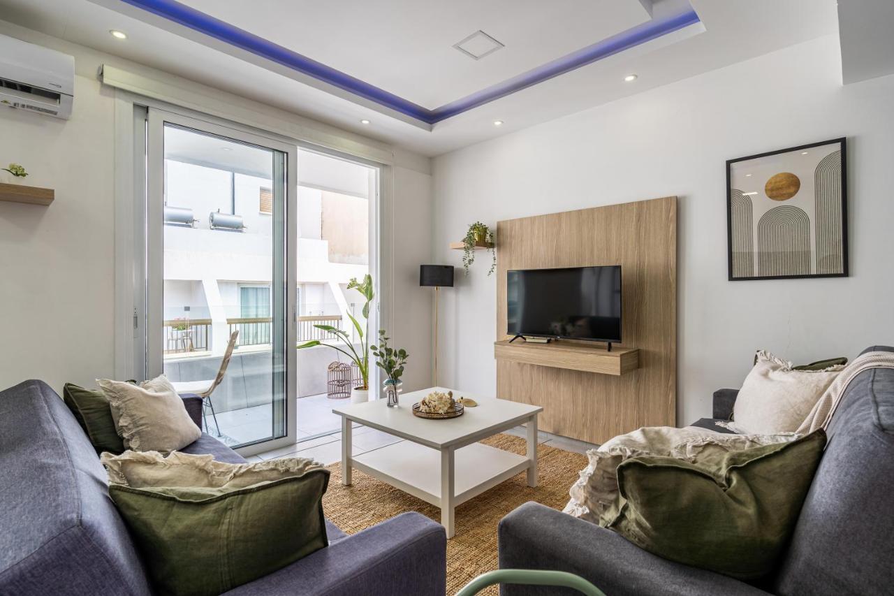 Beach Daze 1-Br Apt By Finikoudes Beach Lárnaka Kültér fotó